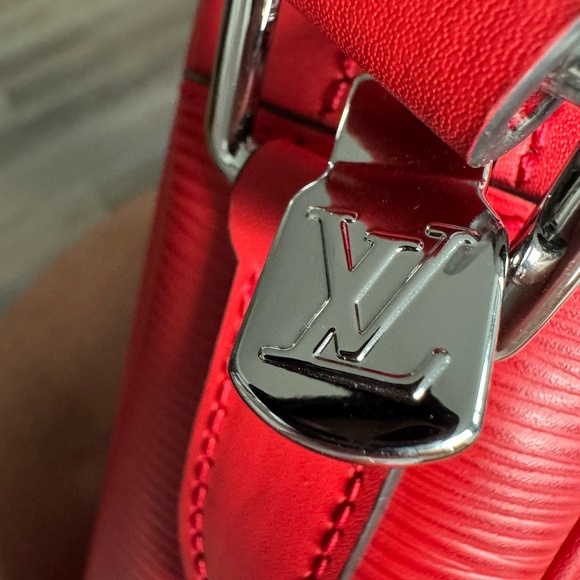 Louis Vuitton x Supreme Danube Crossbody Bag - Picture 4 of 8